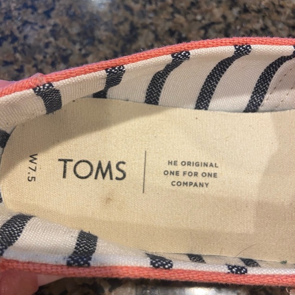 TOMS- coral shoes - Picture 4 of 5